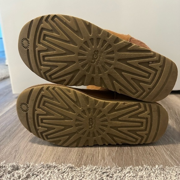 Women’s Ugg Classic Tall boots - Picture 5 of 5